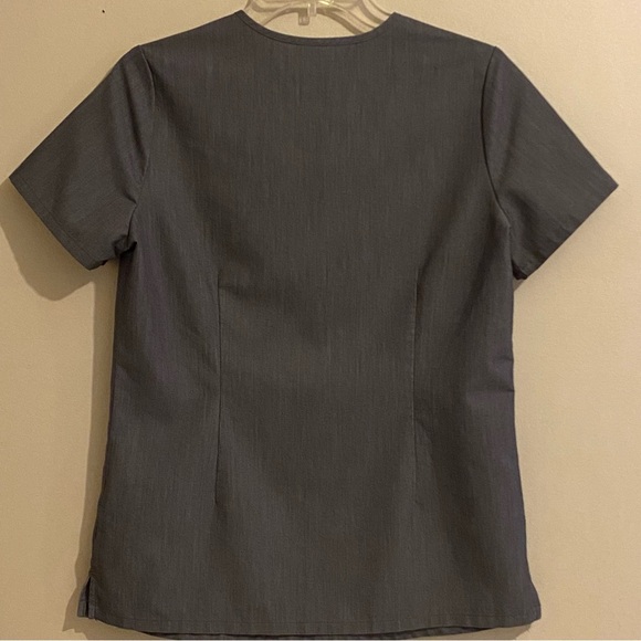 Figs Scrub Top Shirt Womens XS Technical Collection Gray Pockets Logo Medical - Picture 2 of 11
